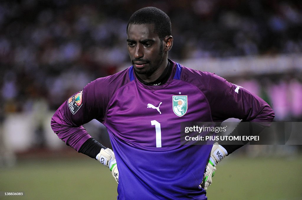 Ivorian goalkeeper Copa Barry reacts wit