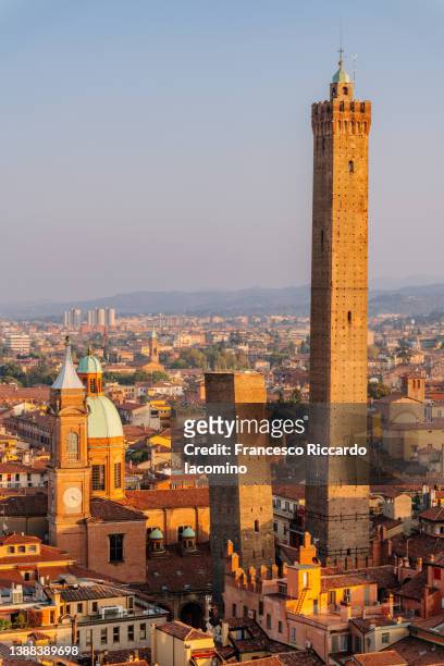 asinelli and garisenda. rooftops and towers in bologna, emilia romagna, italy. - bologna fotografías e imágenes de stock