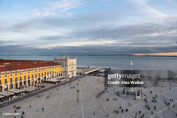 aerial view of praça do comércio in lisbon, portugal at sunset. - comercio stock-fotos und bilder