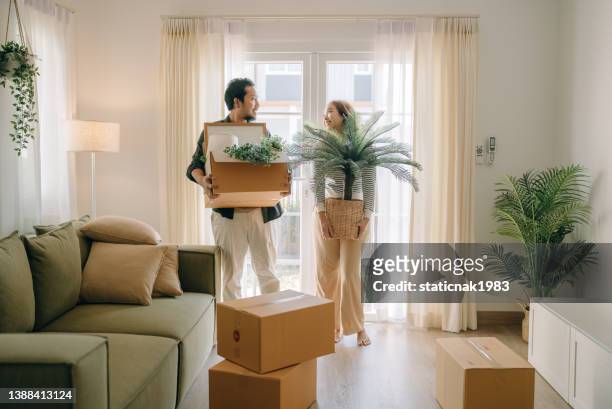 asian couple moving in new house. - moving house stock pictures, royalty-free photos & images