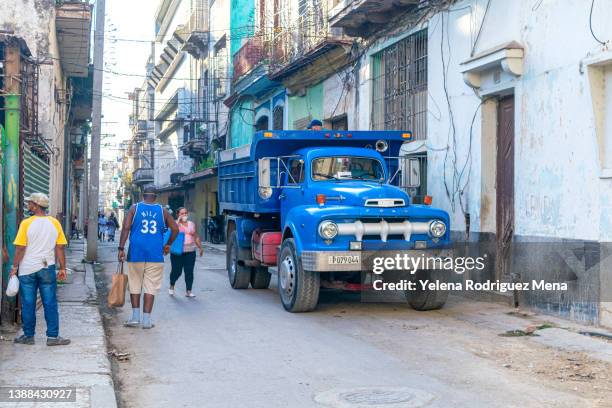 daily life in havana, cuba - old havana bildbanksfoton och bilder