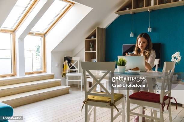 full length shot of woman watching a movie on laptop while enjoying coffee - photography studios stockfoto's en -beelden