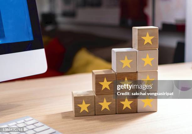 star rating expertise, success, achievement, advice, award, competition, concept - ranking stockfoto's en -beelden