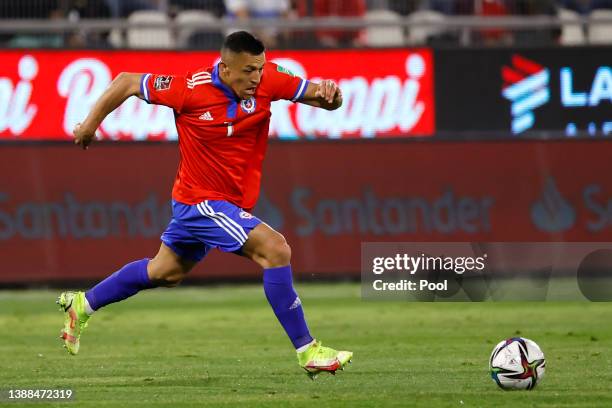 Alexis Sanchez of Chile drives the ball during the FIFA World Cup Qatar 2022 qualification match between Chile and Uruguay ay Estadio San Carlos de...