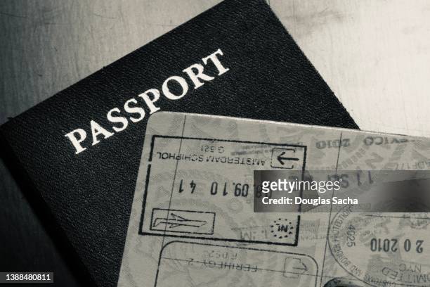 passport with a embedded electronic microprocessor chip - citizenship - fotografias e filmes do acervo