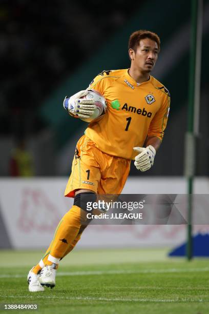 Yoichi Doi of Tokyo Verdy in action during the J.League J1 match between Tokyo Verdy and Consadole Sapporo at Ajinomoto Stadium on November 23, 2008...