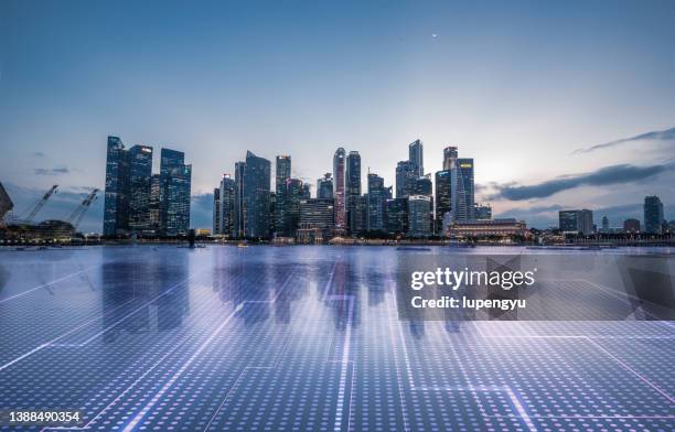 smart city at dusk,singapore - singapore skyline stockfoto's en -beelden