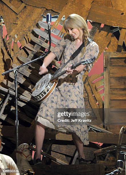 Musician Taylor Swift performs onstage at the 54th Annual GRAMMY Awards held at Staples Center on February 12, 2012 in Los Angeles, California.