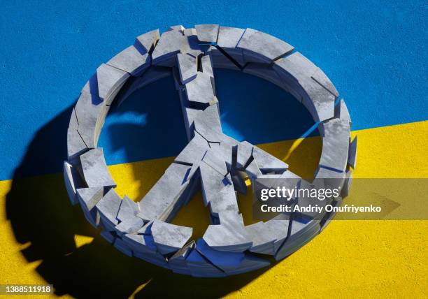Fragmented Sign Fragmented Democracy Photos and Premium High Res Pictures - Getty Images