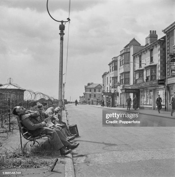 Rest Army Photos and Premium High Res Pictures - Getty Images