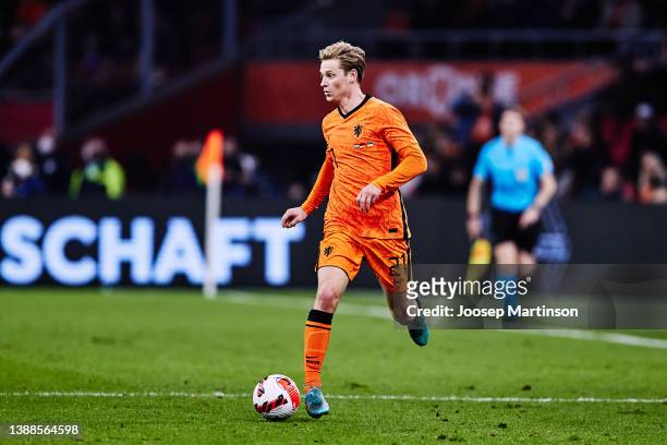 Frenkie de Jong of Netherlands controls the ball during the international friendly match between Netherlands and Germany at Johan Cruijff Arena on...