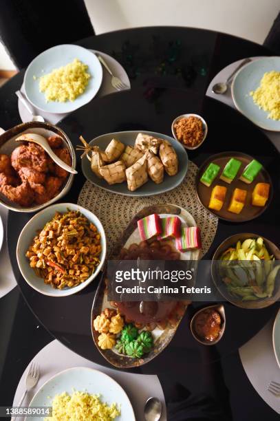 dining table set with food for hari raya - hari raya celebration stock-fotos und bilder