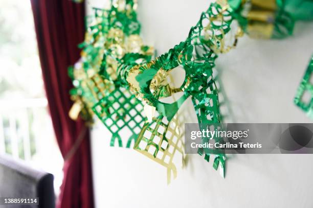 ketupat garland hanging on a wall for hari raya - vestimenta religiosa imagens e fotografias de stock