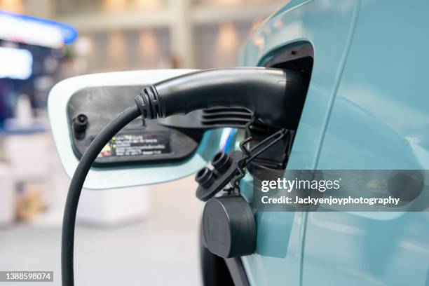 Car Loading Charging Battery Loading Photos and Premium High Res Pictures - Getty Images