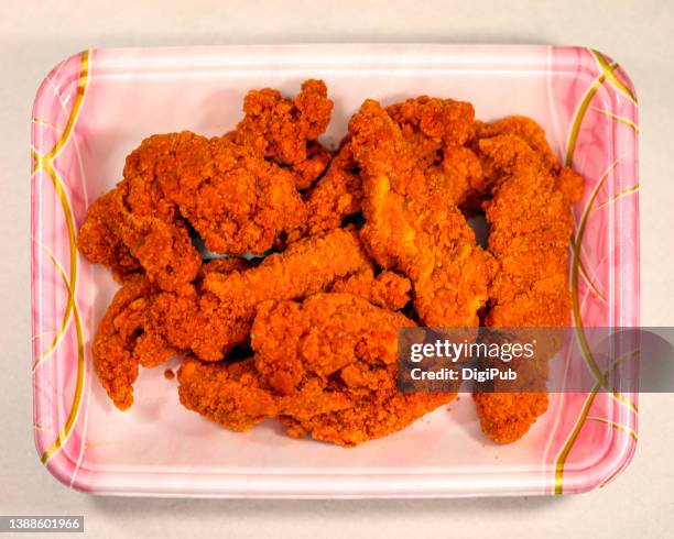 red hot fried chicken fingers, chicken goujons, chicken strips, chicken tenders, chicken fillets - breaded chicken stock-fotos und bilder