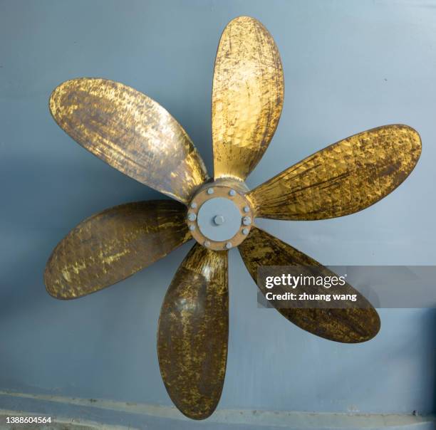 ship propeller - ship propeller stock pictures, royalty-free photos & images