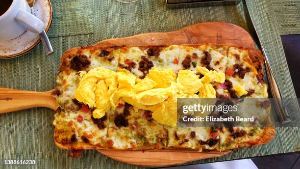 southwest breakfast flatbread pizza - american pizza stock pictures, royalty-free photos & images