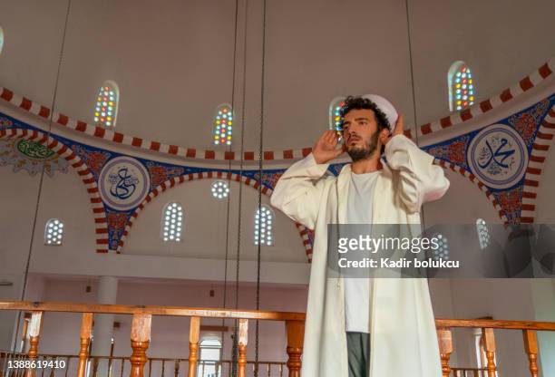 islam, worshiping imam. - imam stock pictures, royalty-free photos & images