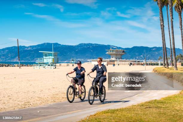 los angeles venice beach piste cyclable cyclisme - venice california photos et images de collection