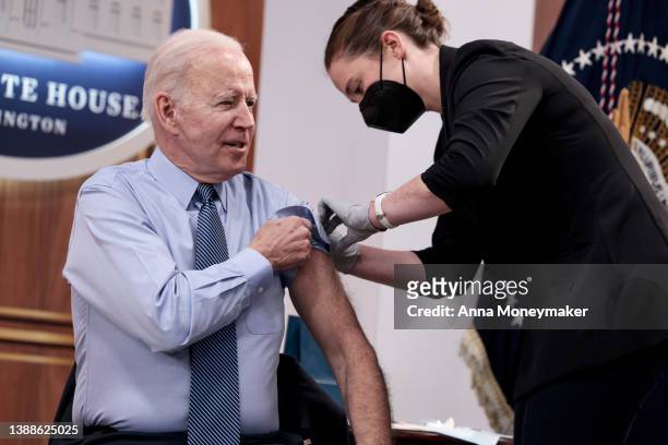 Member of the White House Medical Unit prepares to give U.S. President Joe Biden his fourth dose of the Pfizer/BioNTech Covid-19 vaccine in the South...