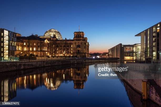 reichstag building and spree river at blue hour (german parliament building) - berlin, germany - blue hour stock pictures, royalty-free photos & images