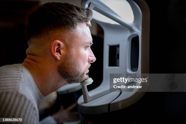 man at a spa getting a skin diagnosis - hyperpigmentation stockfoto's en -beelden