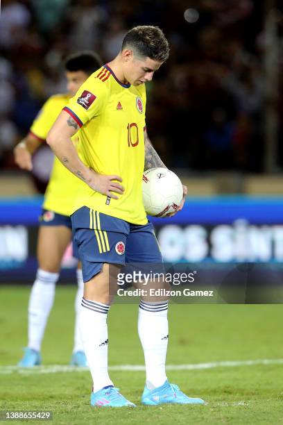 James Rodríguez of Colombia gestures during the FIFA World Cup Qatar 2022 qualification match between Venezuela and Colombia at Estadio Cachamay on...