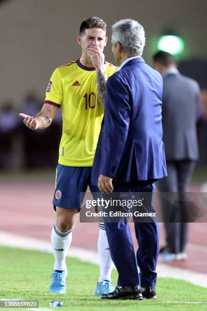 James Rodríguez of Colombia talks to his Head coach Reinaldo Rueda during the FIFA World Cup Qatar 2022 qualification match between Venezuela and...