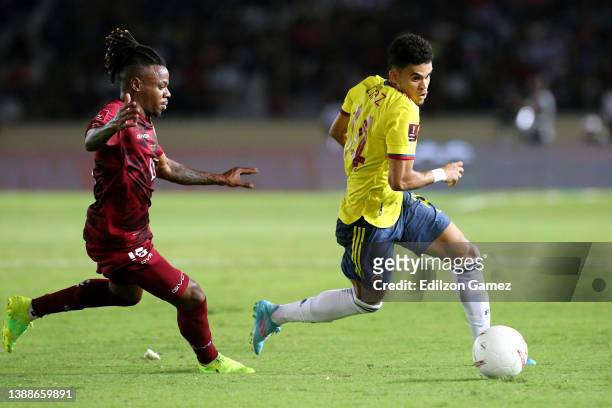 Luis Diaz of Colombia controls the ball against Jhon Murillo of Venezuela during the FIFA World Cup Qatar 2022 qualification match between Venezuela...