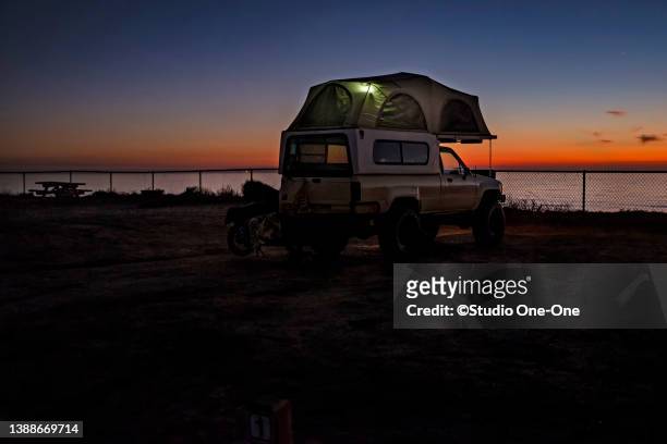 camper truck - campingwagen stock-fotos und bilder