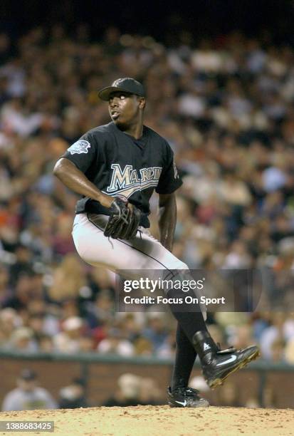 Dontrelle Willis of the Florida Marlins pitches against the San Francisco Giants during a Major League Baseball game on August 23, 2003 at AT&T Park...