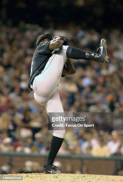 Dontrelle Willis of the Florida Marlins pitches against the San Francisco Giants during a Major League Baseball game on August 23, 2003 at AT&T Park...