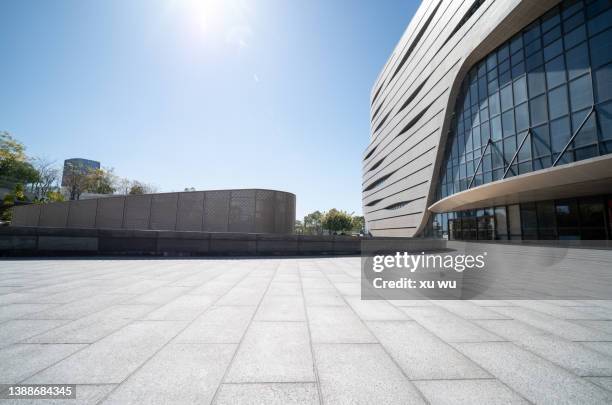 modern city architecture - block paving stockfoto's en -beelden