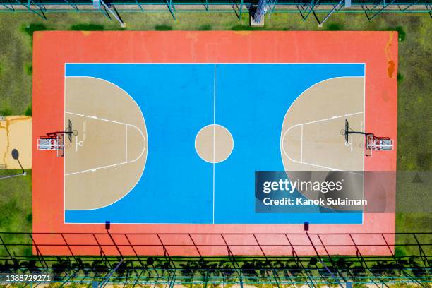 aerial view of a basketball court - district court stock pictures, royalty-free photos & images