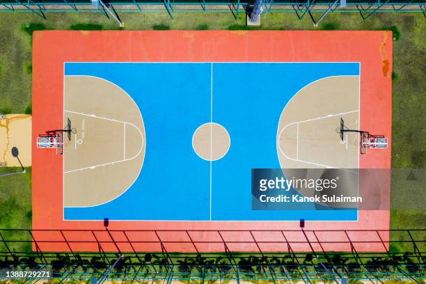 aerial view of a basketball court - bola de basquete - fotografias e filmes do acervo