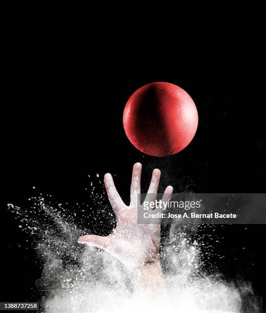 hands of a man playing sports with a ball. - ballon rebond stock-fotos und bilder