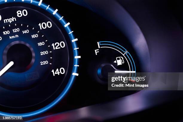 a car interior, the dashboard,instrument panel,and fuel gauge. a speedometer. - drehzahlmesser stock-fotos und bilder