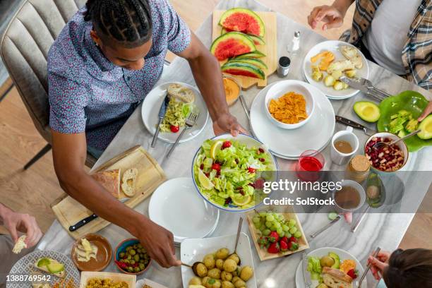 sharing a healthy meal - veganism concept stock pictures, royalty-free photos & images