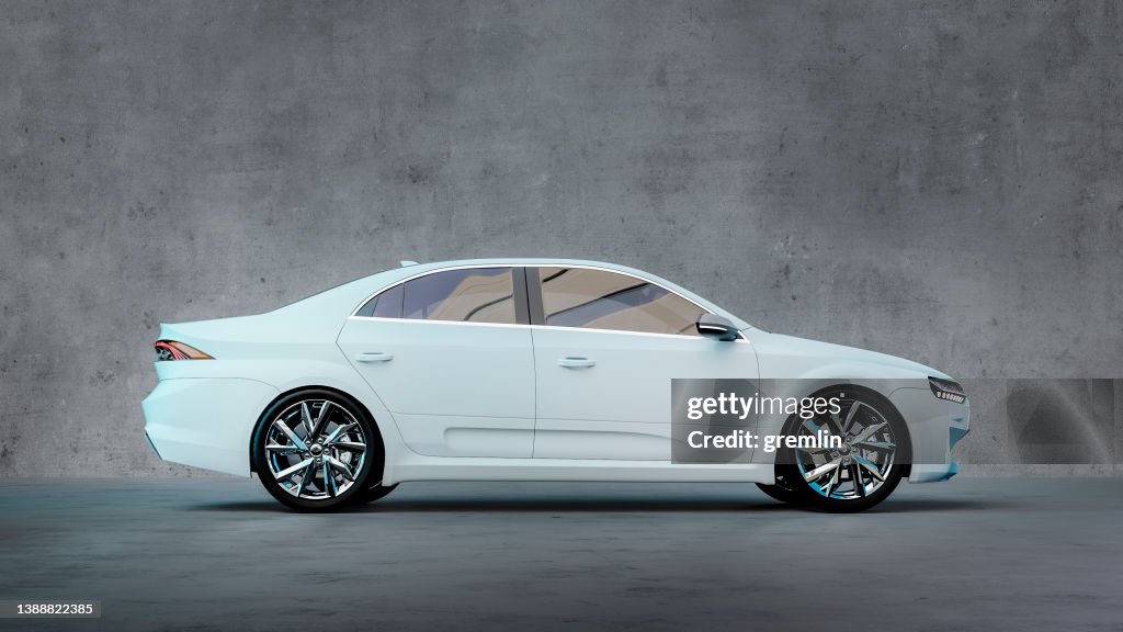 Generisches modernes Auto vor betonierter Wand