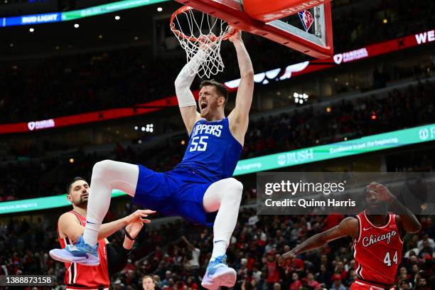 Isaiah Hartenstein of the Los Angeles Clippers dunks in the second half against Nikola Vucevic of the Chicago Bulls at United Center on March 31,...