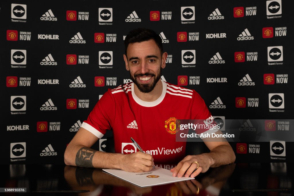 Bruno Fernandes Signs a Contract Extension at Manchester United
