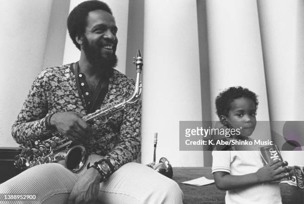 American saxophonist Grover Washington Jr. With a young child at CTI Hollywood Bowl Concert, Hollywood Bowl, Los Angeles, United States, 1972.
