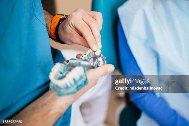 woman at the dentist - implante imagens e fotografias de stock