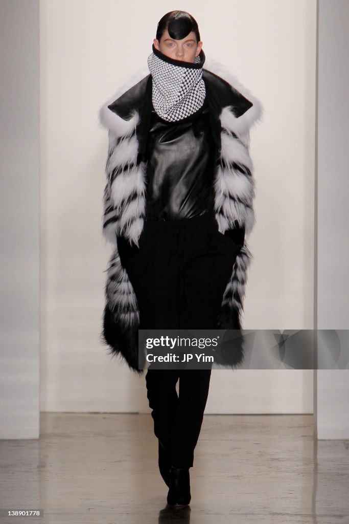 Ohne Titel - Runway - Fall 2012 Mercedes-Benz Fashion Week