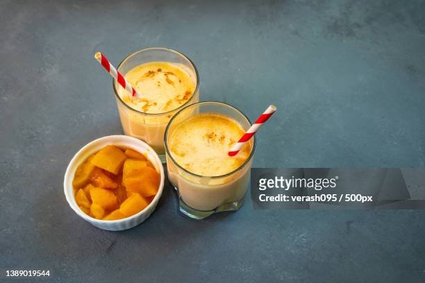 yellow indian mango yoghurt drink mango lassi - lassi stock-fotos und bilder