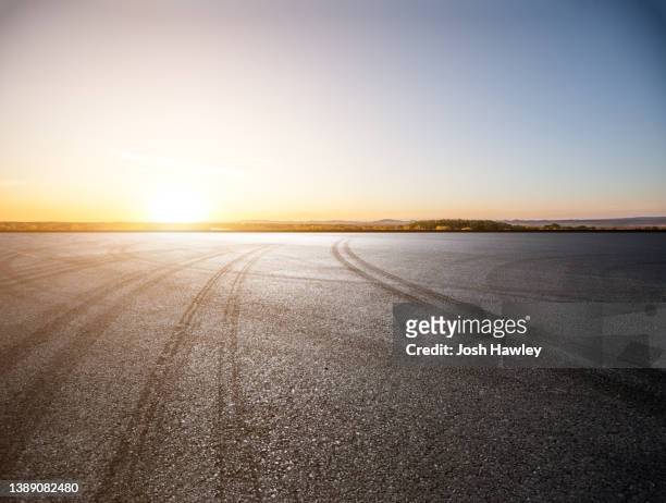 outdoor road and parking lot - horizon over land stock pictures, royalty-free photos & images