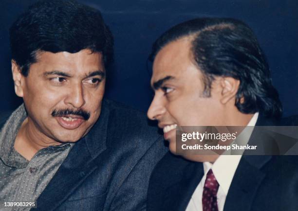 Minister for Information Technology Pramod Mahajan with industrialist Mukesh Ambani in New Delhi.