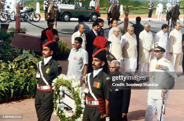 President K R Narayanan pays tribute to the martyrs of Kargil war during remembrance ceremonies at the India Gate war memorial in New Delhi on 26...