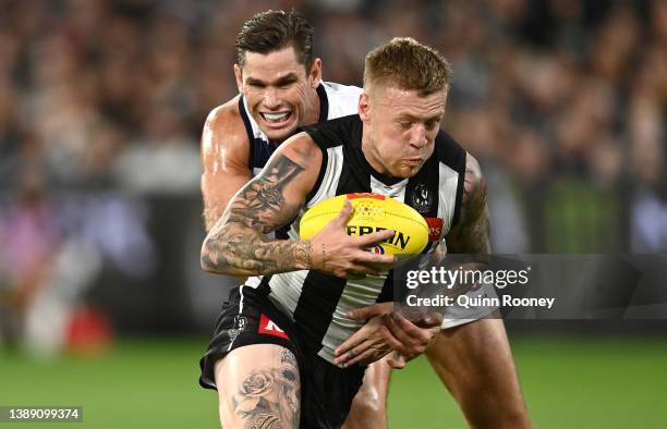 Jordan De Goey of the Magpies is tackled by Tom Hawkins of the Cats during the round three AFL match between the Collingwood Magpies and the Geelong...