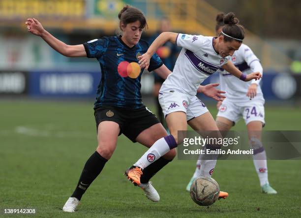 Elisa Polli of FC Internazionale competes for the ball with Veronica Boquete of ACF Fiorentina during the Women Serie A match between FC...